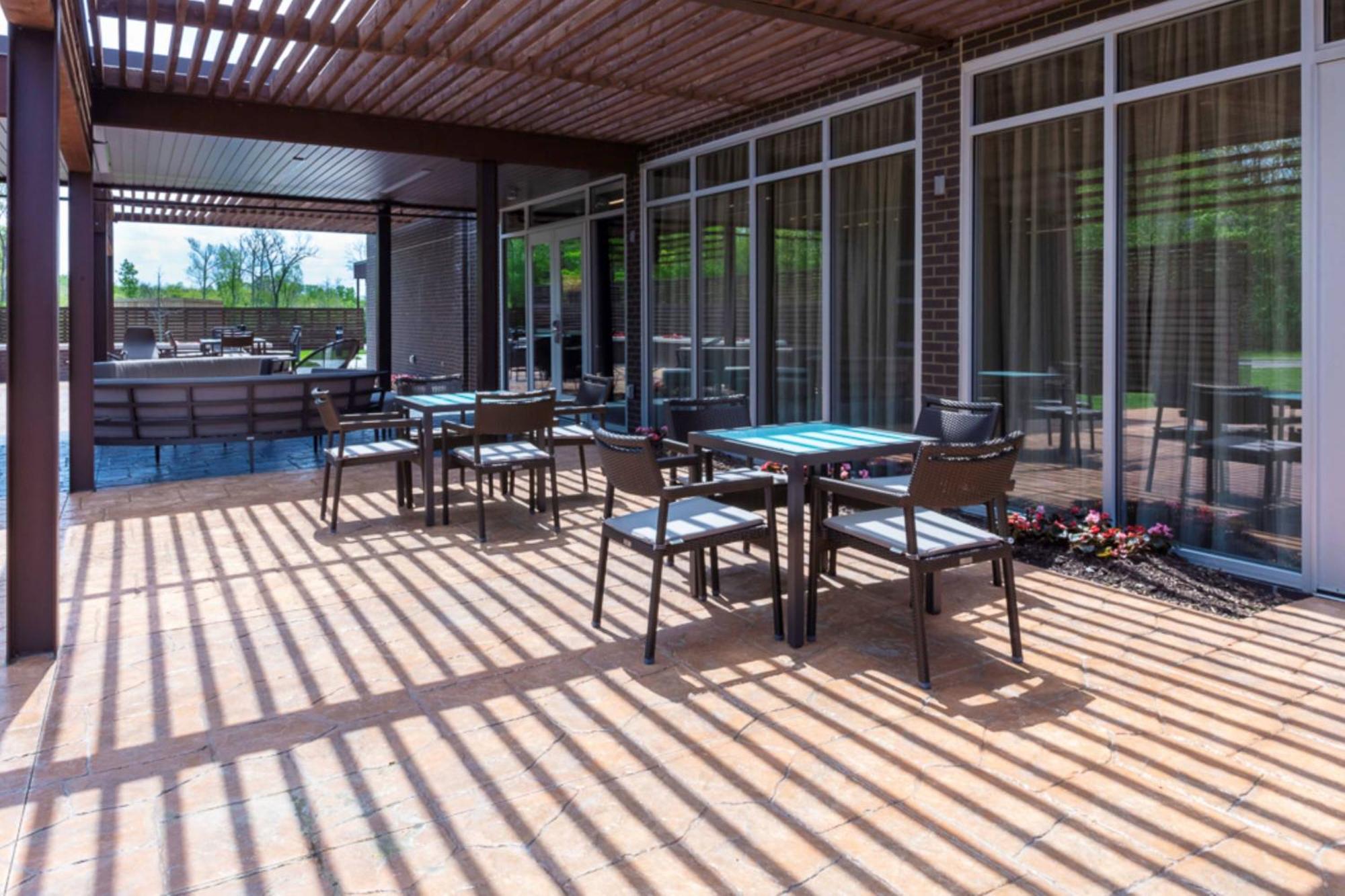 Отель Courtyard By Marriott Indianapolis West-Speedway Экстерьер фото