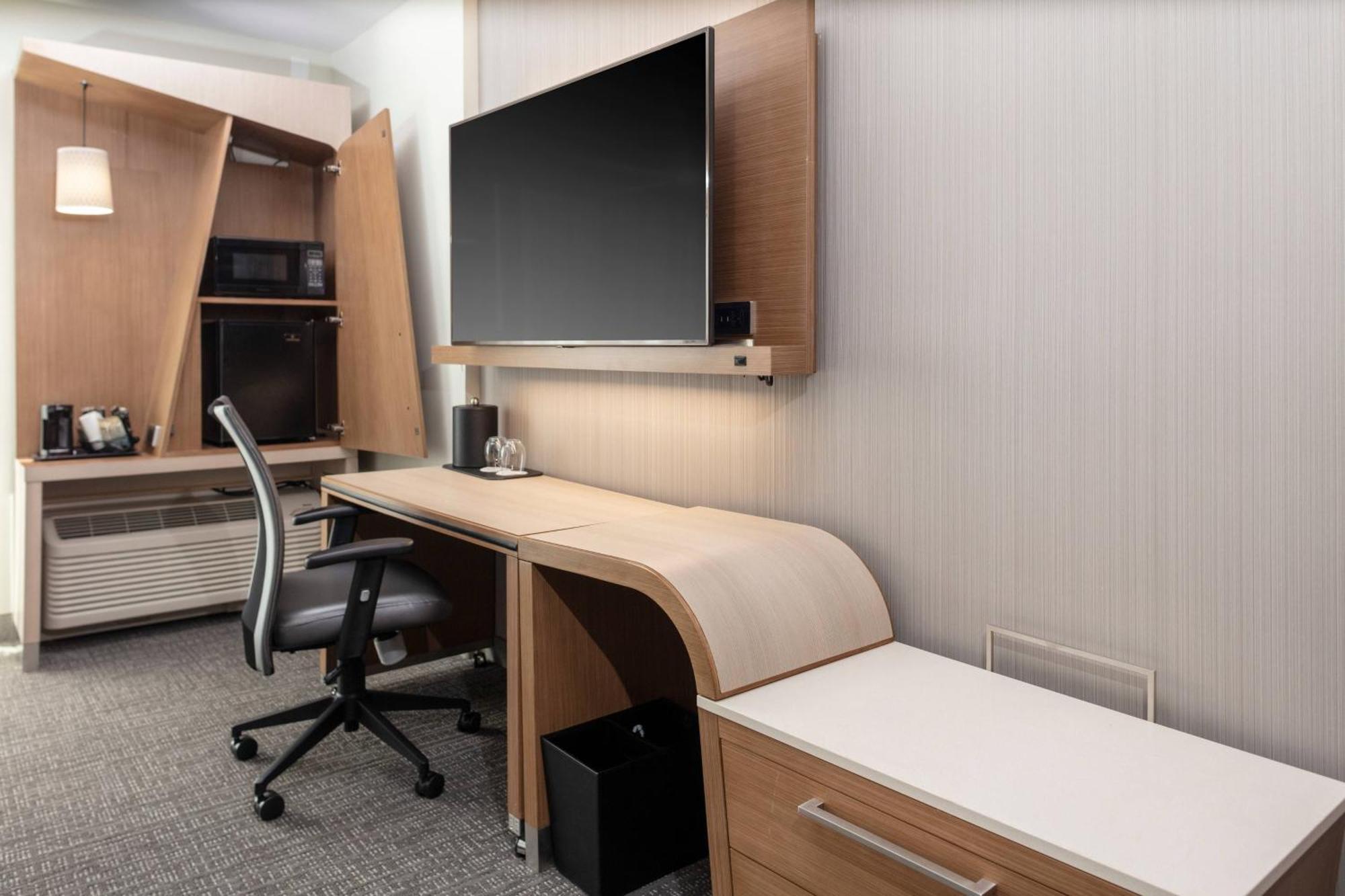 Отель Courtyard By Marriott Indianapolis West-Speedway Экстерьер фото