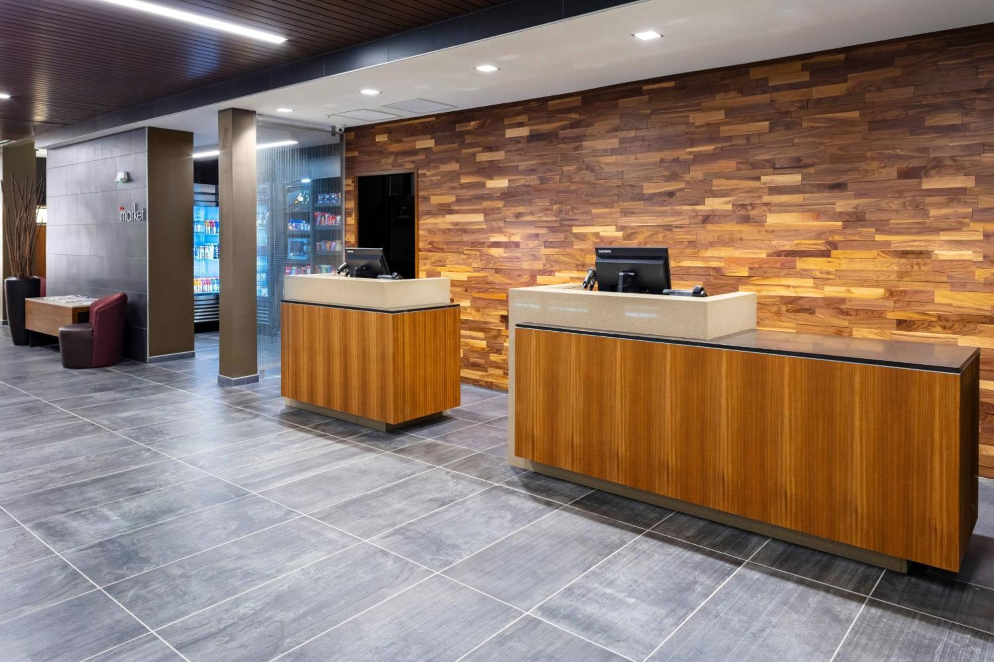 Отель Courtyard By Marriott Indianapolis West-Speedway Экстерьер фото